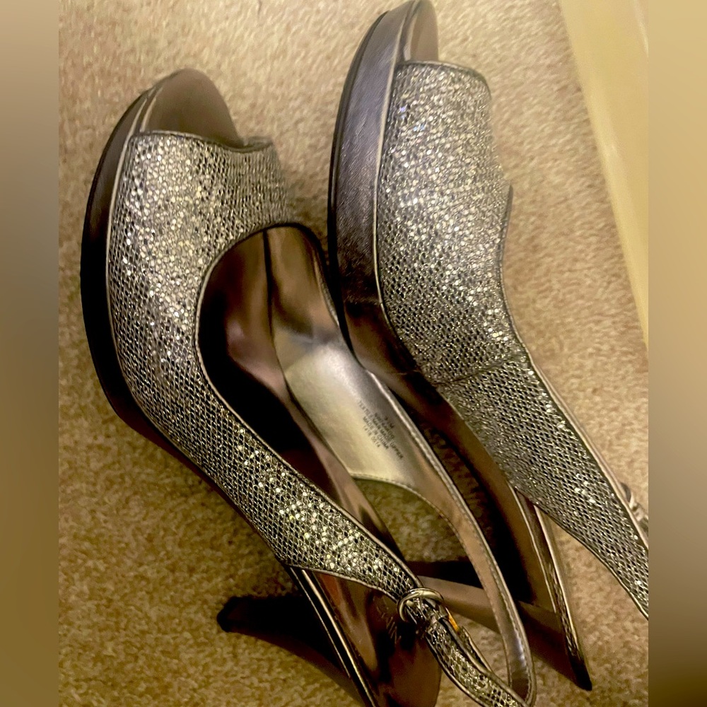 Great for a dressy event!  Sparkly silver platform peeptoe.